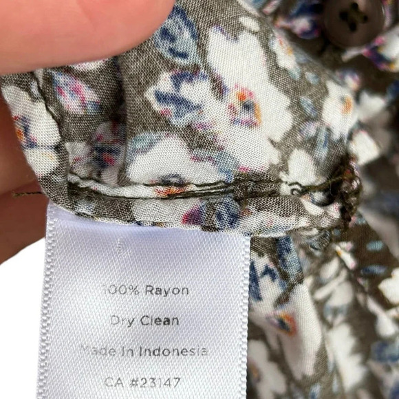 Talbots Women's Long Sleeve Button Down Floral Print Blouse Size Medium - Picture 4 of 6